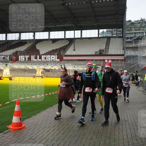 07.12.2025 - St. Pauli X-Mass-Run No. 15 Fabian Wolf http://msf.ph/oto/9421677 07.12.2025 11:47:27 Ziel 898, 900, 901, 930, 992, 2221, 2223, 2568, 3416, 3419, 3430, 3471, 3482, 3594, 3596, 3641, 3655, 3664, 3754, 3770, 3798, 3800, 4883 meine-sportfotos.de