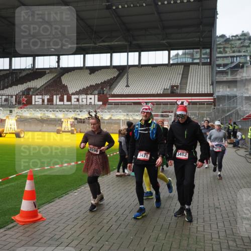 07.12.2025 - St. Pauli X-Mass-Run No. 15 Fabian Wolf http://msf.ph/oto/9421678 07.12.2025 11:47:28 Ziel 107, 125, 131, 930, 992, 2221, 2223, 3416, 3419, 3430, 3471, 3482, 3594, 3596, 3655, 3664, 3754, 3770, 3798, 3800, 4883 meine-sportfotos.de