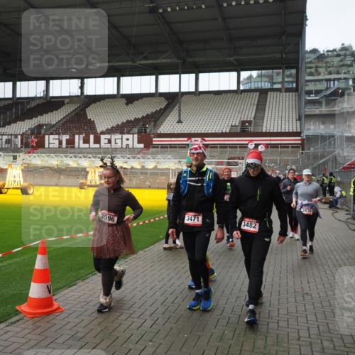 07.12.2025 - St. Pauli X-Mass-Run No. 15 Fabian Wolf http://msf.ph/oto/9421679 07.12.2025 11:47:28 Ziel 107, 125, 131, 930, 992, 2221, 2223, 3416, 3419, 3430, 3471, 3482, 3594, 3596, 3655, 3664, 3754, 3770, 3798, 3800, 4883 meine-sportfotos.de