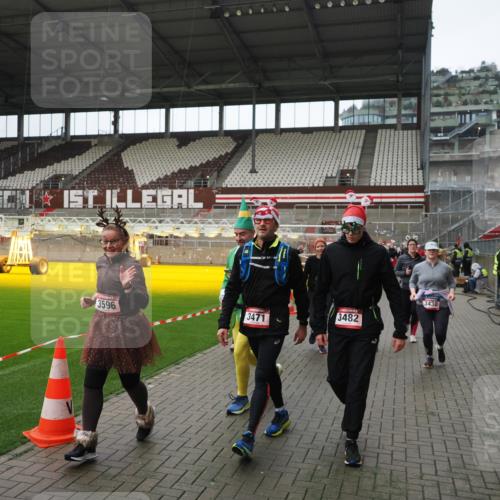 07.12.2025 - St. Pauli X-Mass-Run No. 15 Fabian Wolf http://msf.ph/oto/9421680 07.12.2025 11:47:28 Ziel 107, 125, 131, 930, 992, 2221, 2223, 3416, 3419, 3430, 3471, 3482, 3594, 3596, 3655, 3664, 3754, 3770, 3798, 3800, 4883 meine-sportfotos.de