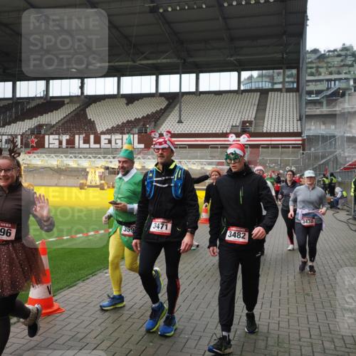 07.12.2025 - St. Pauli X-Mass-Run No. 15 Fabian Wolf http://msf.ph/oto/9421682 07.12.2025 11:47:28 Ziel 107, 125, 131, 930, 992, 2221, 2223, 3416, 3419, 3430, 3471, 3482, 3594, 3596, 3655, 3664, 3754, 3770, 3798, 3800, 4883 meine-sportfotos.de
