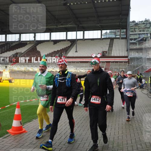 07.12.2025 - St. Pauli X-Mass-Run No. 15 Fabian Wolf http://msf.ph/oto/9421683 07.12.2025 11:47:29 Ziel 107, 121, 125, 131, 237, 254, 930, 992, 2221, 2223, 3416, 3419, 3430, 3471, 3482, 3594, 3596, 3655, 3664, 3754, 3770, 3798, 3800, 4883 meine-sportfotos.de