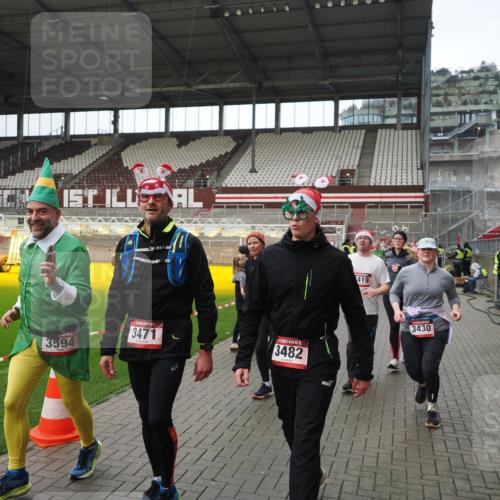 07.12.2025 - St. Pauli X-Mass-Run No. 15 Fabian Wolf http://msf.ph/oto/9421685 07.12.2025 11:47:29 Ziel 107, 121, 125, 131, 237, 254, 930, 992, 2221, 2223, 3416, 3419, 3430, 3471, 3482, 3594, 3596, 3655, 3664, 3754, 3770, 3798, 3800, 4883 meine-sportfotos.de