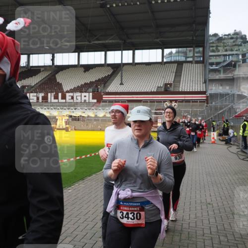 07.12.2025 - St. Pauli X-Mass-Run No. 15 Fabian Wolf http://msf.ph/oto/9421690 07.12.2025 11:47:30 Ziel 107, 121, 125, 131, 237, 254, 930, 992, 2221, 2223, 3416, 3419, 3430, 3471, 3482, 3594, 3596, 3655, 3664, 3754, 3770, 3798, 3800, 4883 meine-sportfotos.de