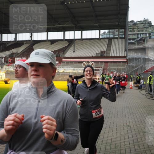 07.12.2025 - St. Pauli X-Mass-Run No. 15 Fabian Wolf http://msf.ph/oto/9421692 07.12.2025 11:47:31 Ziel 107, 121, 125, 131, 237, 245, 254, 930, 1540, 2221, 2223, 3416, 3419, 3430, 3471, 3482, 3594, 3596, 3655, 3664, 3754, 3770, 3798, 3800, 4883 meine-sportfotos.de