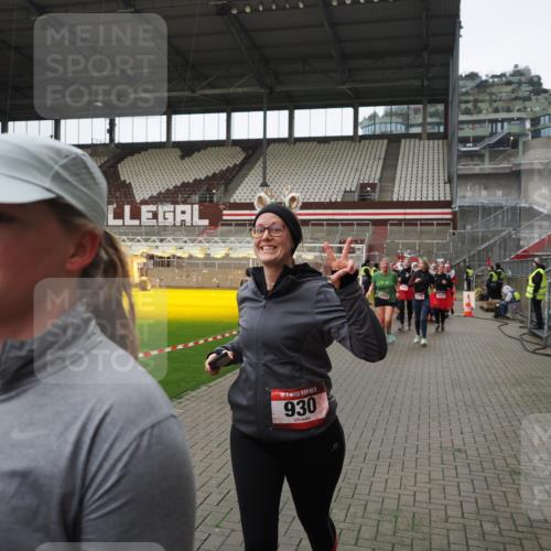 07.12.2025 - St. Pauli X-Mass-Run No. 15 Fabian Wolf http://msf.ph/oto/9421693 07.12.2025 11:47:31 Ziel 107, 121, 125, 131, 237, 245, 254, 930, 1540, 2221, 2223, 3416, 3419, 3430, 3471, 3482, 3594, 3596, 3655, 3664, 3754, 3770, 3798, 3800, 4883 meine-sportfotos.de
