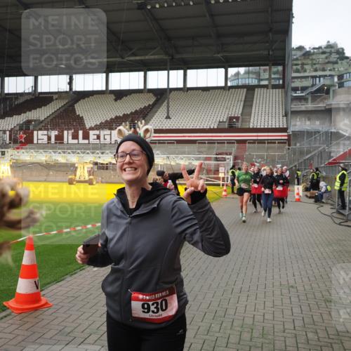 07.12.2025 - St. Pauli X-Mass-Run No. 15 Fabian Wolf http://msf.ph/oto/9421694 07.12.2025 11:47:31 Ziel 107, 121, 125, 131, 237, 245, 254, 930, 1540, 2221, 2223, 3416, 3419, 3430, 3471, 3482, 3594, 3596, 3655, 3664, 3754, 3770, 3798, 3800, 4883 meine-sportfotos.de