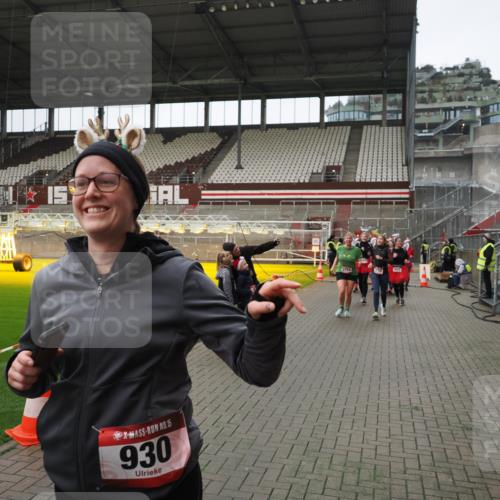 07.12.2025 - St. Pauli X-Mass-Run No. 15 Fabian Wolf http://msf.ph/oto/9421695 07.12.2025 11:47:32 Ziel 107, 121, 125, 131, 237, 245, 254, 930, 1540, 3416, 3419, 3430, 3471, 3482, 3594, 3596, 3655, 3664, 3754, 3770, 3798, 3800, 4883 meine-sportfotos.de