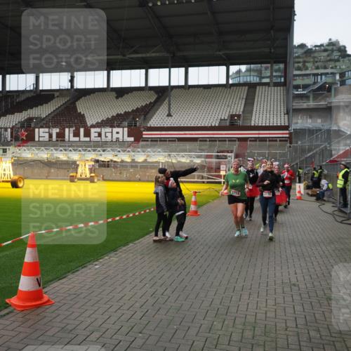 07.12.2025 - St. Pauli X-Mass-Run No. 15 Fabian Wolf http://msf.ph/oto/9421696 07.12.2025 11:47:33 Ziel 107, 121, 125, 131, 237, 245, 254, 930, 1540, 3416, 3419, 3430, 3594, 3596, 3655, 3664, 3754, 3770, 3798, 3800, 4883 meine-sportfotos.de