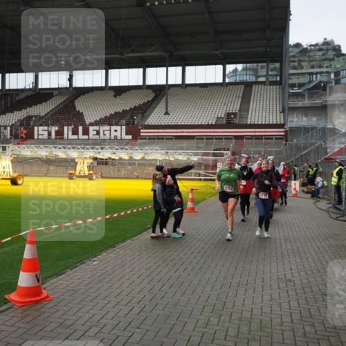 07.12.2025 - St. Pauli X-Mass-Run No. 15 Fabian Wolf http://msf.ph/oto/9421697 07.12.2025 11:47:33 Ziel 107, 121, 125, 131, 237, 245, 254, 930, 1540, 3416, 3419, 3430, 3594, 3596, 3655, 3664, 3754, 3770, 3798, 3800, 4883 meine-sportfotos.de