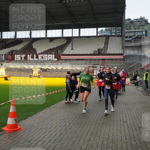 07.12.2025 - St. Pauli X-Mass-Run No. 15 Fabian Wolf http://msf.ph/oto/9421701 07.12.2025 11:47:34 Ziel 107, 121, 125, 131, 237, 245, 254, 930, 1540, 3416, 3419, 3430, 3594, 3596, 3655, 3664, 3754, 3770, 4883 meine-sportfotos.de
