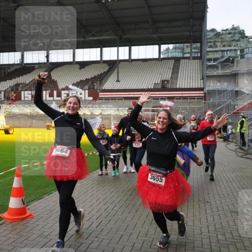 07.12.2025 - St. Pauli X-Mass-Run No. 15 Fabian Wolf http://msf.ph/oto/9421712 07.12.2025 11:47:36 Ziel 107, 121, 125, 131, 237, 245, 254, 930, 1540, 3416, 3419, 3430, 3594, 3596, 3655, 3664, 3754, 3770 meine-sportfotos.de