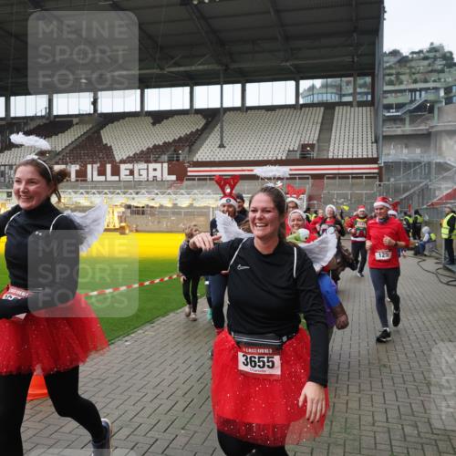 07.12.2025 - St. Pauli X-Mass-Run No. 15 Fabian Wolf http://msf.ph/oto/9421714 07.12.2025 11:47:37 Ziel 107, 121, 125, 131, 237, 245, 254, 930, 1540, 3416, 3419, 3430, 3594, 3596, 3655, 3664, 3754, 3770 meine-sportfotos.de
