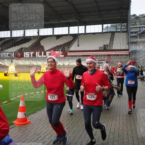 07.12.2025 - St. Pauli X-Mass-Run No. 15 Fabian Wolf http://msf.ph/oto/9421722 07.12.2025 11:47:38 Ziel 107, 121, 125, 131, 237, 245, 254, 930, 1540, 3416, 3419, 3430, 3594, 3596, 3655, 3664, 3754, 3770 meine-sportfotos.de