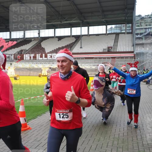 07.12.2025 - St. Pauli X-Mass-Run No. 15 Fabian Wolf http://msf.ph/oto/9421723 07.12.2025 11:47:39 Ziel 107, 121, 125, 131, 237, 245, 254, 930, 1540, 3416, 3419, 3430, 3594, 3596, 3655, 3664, 3754, 3770 meine-sportfotos.de