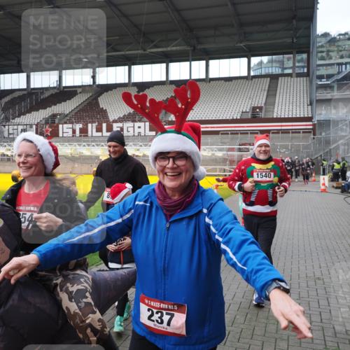 07.12.2025 - St. Pauli X-Mass-Run No. 15 Fabian Wolf http://msf.ph/oto/9421730 07.12.2025 11:47:40 Ziel 107, 121, 125, 131, 237, 245, 254, 930, 1540, 1951, 3416, 3419, 3430, 3655, 3664, 3754, 3770 meine-sportfotos.de