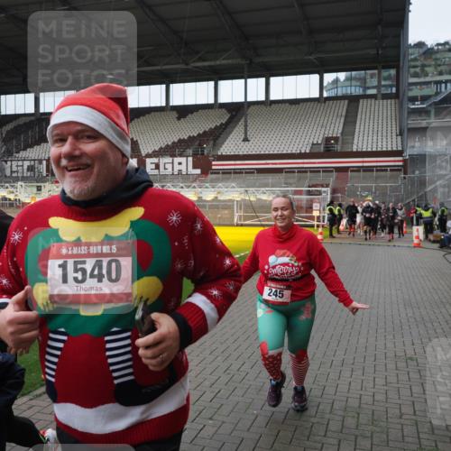 07.12.2025 - St. Pauli X-Mass-Run No. 15 Fabian Wolf http://msf.ph/oto/9421736 07.12.2025 11:47:41 Ziel 107, 121, 125, 131, 237, 245, 254, 930, 1032, 1540, 1622, 1951, 3655, 3664, 3754, 3770 meine-sportfotos.de