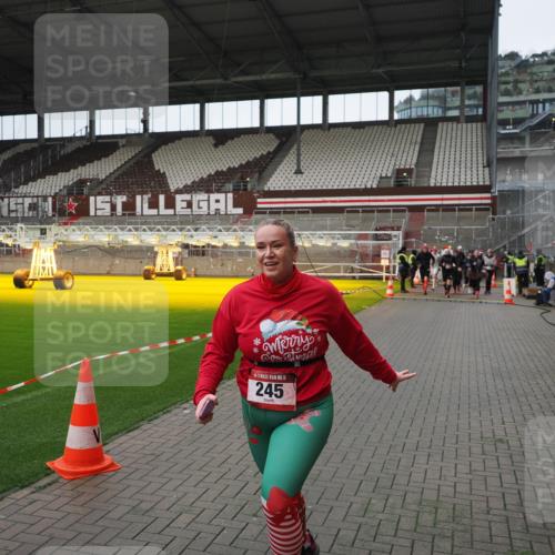 07.12.2025 - St. Pauli X-Mass-Run No. 15 Fabian Wolf http://msf.ph/oto/9421737 07.12.2025 11:47:42 Ziel 107, 121, 125, 131, 237, 245, 254, 1032, 1534, 1539, 1540, 1622, 1951, 3225, 3655, 3664, 3754, 3770 meine-sportfotos.de