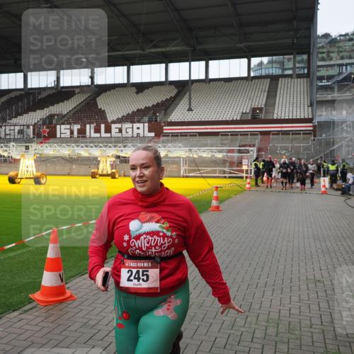 07.12.2025 - St. Pauli X-Mass-Run No. 15 Fabian Wolf http://msf.ph/oto/9421738 07.12.2025 11:47:42 Ziel 107, 121, 125, 131, 237, 245, 254, 1032, 1534, 1539, 1540, 1622, 1951, 3225, 3655, 3664, 3754, 3770 meine-sportfotos.de