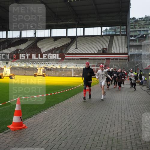 07.12.2025 - St. Pauli X-Mass-Run No. 15 Fabian Wolf http://msf.ph/oto/9421741 07.12.2025 11:47:46 Ziel 107, 121, 125, 131, 237, 245, 254, 1032, 1534, 1539, 1540, 1622, 1951, 2451, 2452, 2475, 3225, 3227, 3655, 3664, 3754, 3770 meine-sportfotos.de