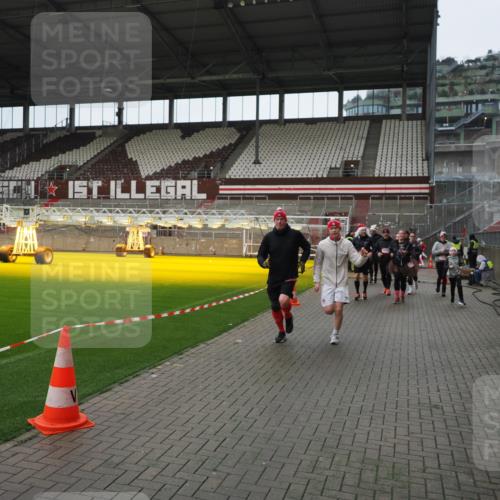 07.12.2025 - St. Pauli X-Mass-Run No. 15 Fabian Wolf http://msf.ph/oto/9421742 07.12.2025 11:47:46 Ziel 107, 121, 125, 131, 237, 245, 254, 1032, 1534, 1539, 1540, 1622, 1951, 2451, 2452, 2475, 3225, 3227, 3655, 3664, 3754, 3770 meine-sportfotos.de