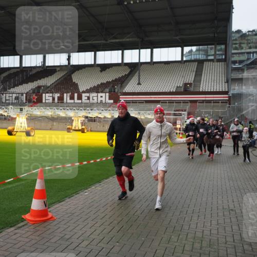 07.12.2025 - St. Pauli X-Mass-Run No. 15 Fabian Wolf http://msf.ph/oto/9421745 07.12.2025 11:47:47 Ziel 107, 121, 125, 131, 237, 245, 254, 1032, 1534, 1539, 1540, 1622, 1951, 2381, 2384, 2451, 2452, 2475, 3225, 3227, 3655, 3664 meine-sportfotos.de