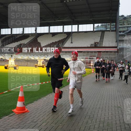 07.12.2025 - St. Pauli X-Mass-Run No. 15 Fabian Wolf http://msf.ph/oto/9421746 07.12.2025 11:47:47 Ziel 107, 121, 125, 131, 237, 245, 254, 1032, 1534, 1539, 1540, 1622, 1951, 2381, 2384, 2451, 2452, 2475, 3225, 3227, 3655, 3664 meine-sportfotos.de