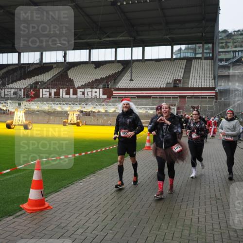 07.12.2025 - St. Pauli X-Mass-Run No. 15 Fabian Wolf http://msf.ph/oto/9421757 07.12.2025 11:47:50 Ziel 245, 1032, 1534, 1539, 1540, 1622, 1951, 2381, 2384, 2451, 2452, 2475, 2516, 3225, 3227, 3313, 4425, 4427 meine-sportfotos.de