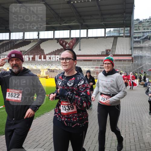 07.12.2025 - St. Pauli X-Mass-Run No. 15 Fabian Wolf http://msf.ph/oto/9421768 07.12.2025 11:47:52 Ziel 1032, 1534, 1539, 1622, 1951, 2381, 2384, 2451, 2452, 2475, 2516, 2842, 3225, 3227, 3313, 4425, 4427 meine-sportfotos.de