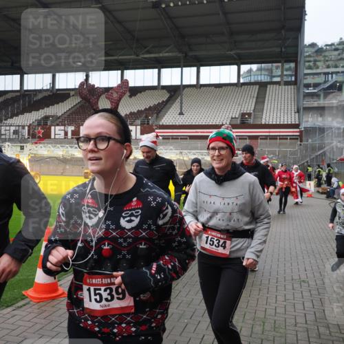 07.12.2025 - St. Pauli X-Mass-Run No. 15 Fabian Wolf http://msf.ph/oto/9421769 07.12.2025 11:47:52 Ziel 1032, 1534, 1539, 1622, 1951, 2381, 2384, 2451, 2452, 2475, 2516, 2842, 3225, 3227, 3313, 4425, 4427 meine-sportfotos.de
