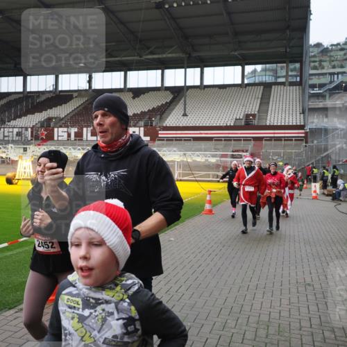 07.12.2025 - St. Pauli X-Mass-Run No. 15 Fabian Wolf http://msf.ph/oto/9421777 07.12.2025 11:47:54 Ziel 1032, 1471, 1474, 1534, 1539, 1597, 1622, 1951, 2381, 2384, 2451, 2452, 2475, 2516, 2842, 3225, 3227, 3312, 3313, 4425, 4427 meine-sportfotos.de