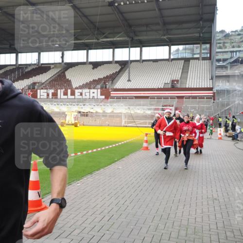 07.12.2025 - St. Pauli X-Mass-Run No. 15 Fabian Wolf http://msf.ph/oto/9421779 07.12.2025 11:47:54 Ziel 1032, 1471, 1474, 1534, 1539, 1597, 1622, 1951, 2381, 2384, 2451, 2452, 2475, 2516, 2842, 3225, 3227, 3312, 3313, 4425, 4427 meine-sportfotos.de