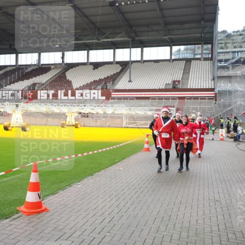 07.12.2025 - St. Pauli X-Mass-Run No. 15 Fabian Wolf http://msf.ph/oto/9421780 07.12.2025 11:47:55 Ziel 724, 796, 1032, 1471, 1474, 1534, 1539, 1597, 1622, 1951, 2381, 2384, 2451, 2452, 2475, 2516, 2842, 3225, 3227, 3312, 3313, 4425, 4427 meine-sportfotos.de