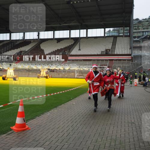 07.12.2025 - St. Pauli X-Mass-Run No. 15 Fabian Wolf http://msf.ph/oto/9421781 07.12.2025 11:47:55 Ziel 724, 796, 1032, 1471, 1474, 1534, 1539, 1597, 1622, 1951, 2381, 2384, 2451, 2452, 2475, 2516, 2842, 3225, 3227, 3312, 3313, 4425, 4427 meine-sportfotos.de