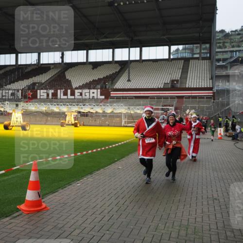 07.12.2025 - St. Pauli X-Mass-Run No. 15 Fabian Wolf http://msf.ph/oto/9421782 07.12.2025 11:47:55 Ziel 724, 796, 1032, 1471, 1474, 1534, 1539, 1597, 1622, 1951, 2381, 2384, 2451, 2452, 2475, 2516, 2842, 3225, 3227, 3312, 3313, 4425, 4427 meine-sportfotos.de