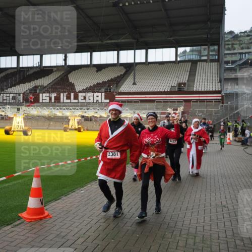 07.12.2025 - St. Pauli X-Mass-Run No. 15 Fabian Wolf http://msf.ph/oto/9421786 07.12.2025 11:47:56 Ziel 724, 796, 1032, 1471, 1474, 1534, 1539, 1597, 1622, 1951, 2381, 2384, 2451, 2452, 2475, 2516, 2842, 3225, 3227, 3312, 3313, 4425, 4427 meine-sportfotos.de