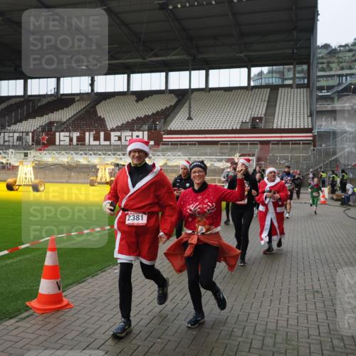 07.12.2025 - St. Pauli X-Mass-Run No. 15 Fabian Wolf http://msf.ph/oto/9421787 07.12.2025 11:47:56 Ziel 724, 796, 1032, 1471, 1474, 1534, 1539, 1597, 1622, 1951, 2381, 2384, 2451, 2452, 2475, 2516, 2842, 3225, 3227, 3312, 3313, 4425, 4427 meine-sportfotos.de