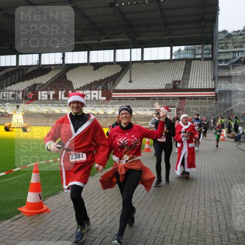 07.12.2025 - St. Pauli X-Mass-Run No. 15 Fabian Wolf http://msf.ph/oto/9421788 07.12.2025 11:47:56 Ziel 724, 796, 1032, 1471, 1474, 1534, 1539, 1597, 1622, 1951, 2381, 2384, 2451, 2452, 2475, 2516, 2842, 3225, 3227, 3312, 3313, 4425, 4427 meine-sportfotos.de