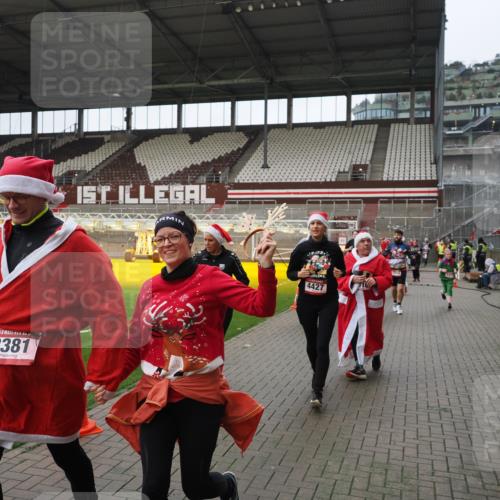 07.12.2025 - St. Pauli X-Mass-Run No. 15 Fabian Wolf http://msf.ph/oto/9421789 07.12.2025 11:47:57 Ziel 724, 796, 1032, 1471, 1474, 1534, 1539, 1597, 1622, 1951, 2381, 2384, 2451, 2452, 2475, 2516, 2842, 3225, 3227, 3312, 3313, 4425, 4427 meine-sportfotos.de