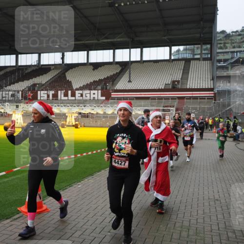 07.12.2025 - St. Pauli X-Mass-Run No. 15 Fabian Wolf http://msf.ph/oto/9421792 07.12.2025 11:47:58 Ziel 724, 796, 1032, 1471, 1474, 1534, 1539, 1597, 1622, 1951, 2381, 2384, 2451, 2452, 2475, 2516, 2842, 3225, 3227, 3312, 3313, 4425, 4427 meine-sportfotos.de