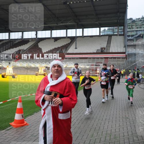 07.12.2025 - St. Pauli X-Mass-Run No. 15 Fabian Wolf http://msf.ph/oto/9421795 07.12.2025 11:47:59 Ziel 724, 796, 1032, 1471, 1474, 1534, 1539, 1597, 1622, 1951, 2381, 2384, 2451, 2452, 2475, 2516, 2842, 3225, 3227, 3312, 3313, 4425, 4427 meine-sportfotos.de