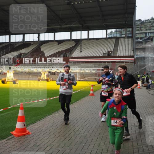 07.12.2025 - St. Pauli X-Mass-Run No. 15 Fabian Wolf http://msf.ph/oto/9421800 07.12.2025 11:48:00 Ziel 724, 796, 1032, 1471, 1474, 1534, 1539, 1597, 1622, 1951, 2381, 2384, 2451, 2452, 2475, 2516, 2842, 3225, 3227, 3312, 3313, 3547, 4425, 4427 meine-sportfotos.de
