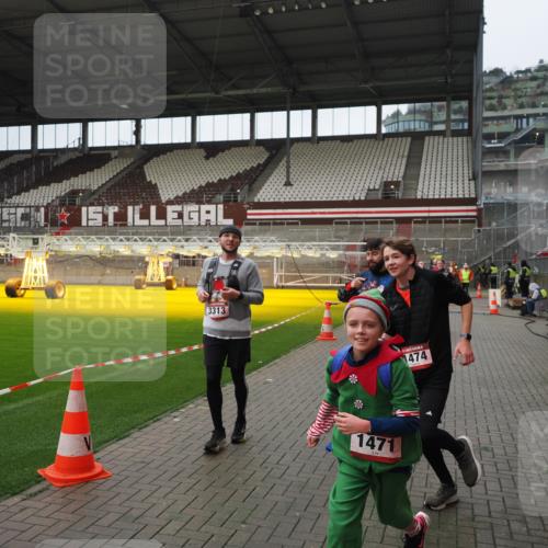 07.12.2025 - St. Pauli X-Mass-Run No. 15 Fabian Wolf http://msf.ph/oto/9421801 07.12.2025 11:48:00 Ziel 724, 796, 1032, 1471, 1474, 1534, 1539, 1597, 1622, 1951, 2381, 2384, 2451, 2452, 2475, 2516, 2842, 3225, 3227, 3312, 3313, 3547, 4425, 4427 meine-sportfotos.de