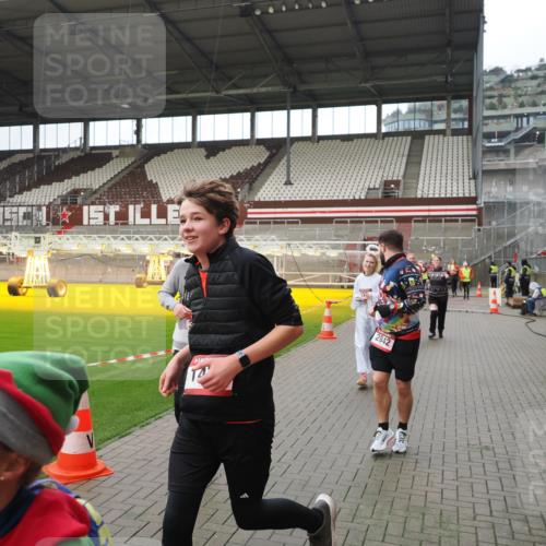 07.12.2025 - St. Pauli X-Mass-Run No. 15 Fabian Wolf http://msf.ph/oto/9421803 07.12.2025 11:48:01 Ziel 724, 796, 1032, 1471, 1474, 1534, 1539, 1597, 1622, 2381, 2384, 2451, 2452, 2475, 2516, 2842, 3225, 3227, 3312, 3313, 3542, 3547, 3602, 4425, 4427 meine-sportfotos.de