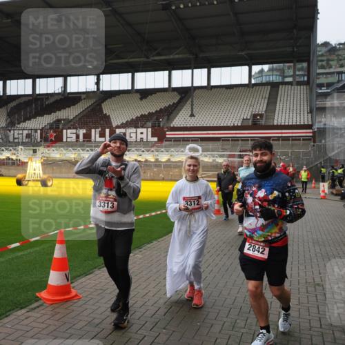 07.12.2025 - St. Pauli X-Mass-Run No. 15 Fabian Wolf http://msf.ph/oto/9421809 07.12.2025 11:48:03 Ziel 207, 724, 796, 1471, 1474, 1597, 2381, 2384, 2451, 2452, 2475, 2516, 2842, 3227, 3312, 3313, 3542, 3545, 3547, 3602, 4425, 4427 meine-sportfotos.de