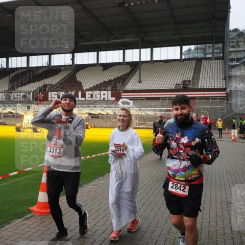 07.12.2025 - St. Pauli X-Mass-Run No. 15 Fabian Wolf http://msf.ph/oto/9421811 07.12.2025 11:48:03 Ziel 207, 724, 796, 1471, 1474, 1597, 2381, 2384, 2451, 2452, 2475, 2516, 2842, 3227, 3312, 3313, 3542, 3545, 3547, 3602, 4425, 4427 meine-sportfotos.de