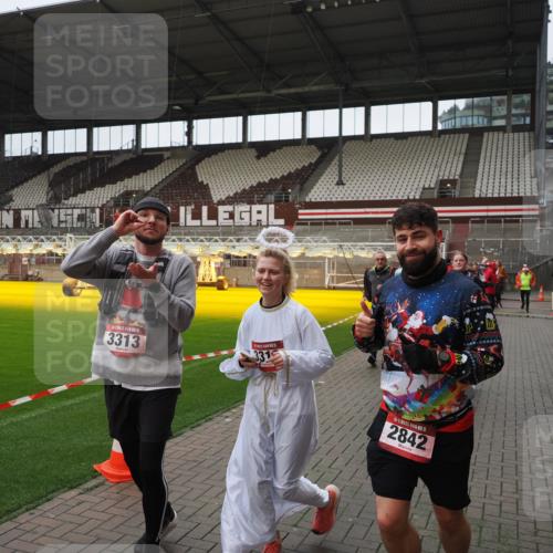 07.12.2025 - St. Pauli X-Mass-Run No. 15 Fabian Wolf http://msf.ph/oto/9421812 07.12.2025 11:48:03 Ziel 207, 724, 796, 1471, 1474, 1597, 2381, 2384, 2451, 2452, 2475, 2516, 2842, 3227, 3312, 3313, 3542, 3545, 3547, 3602, 4425, 4427 meine-sportfotos.de