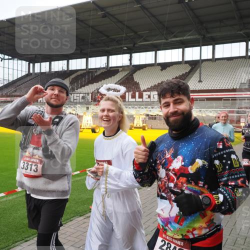 07.12.2025 - St. Pauli X-Mass-Run No. 15 Fabian Wolf http://msf.ph/oto/9421815 07.12.2025 11:48:04 Ziel 207, 724, 796, 1471, 1474, 1597, 2381, 2384, 2451, 2452, 2475, 2516, 2842, 3312, 3313, 3542, 3545, 3547, 3602, 4425, 4427 meine-sportfotos.de