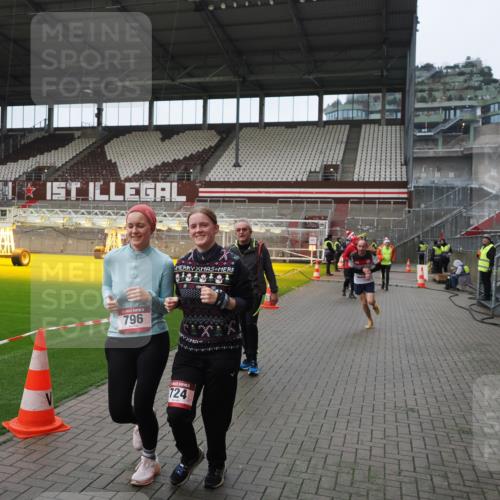 07.12.2025 - St. Pauli X-Mass-Run No. 15 Fabian Wolf http://msf.ph/oto/9421821 07.12.2025 11:48:05 Ziel 207, 724, 796, 1471, 1474, 1597, 2381, 2384, 2516, 2842, 3312, 3313, 3542, 3545, 3547, 3602, 4425, 4427 meine-sportfotos.de