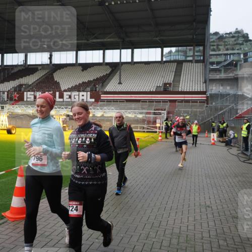 07.12.2025 - St. Pauli X-Mass-Run No. 15 Fabian Wolf http://msf.ph/oto/9421822 07.12.2025 11:48:05 Ziel 207, 724, 796, 1471, 1474, 1597, 2381, 2384, 2516, 2842, 3312, 3313, 3542, 3545, 3547, 3602, 4425, 4427 meine-sportfotos.de
